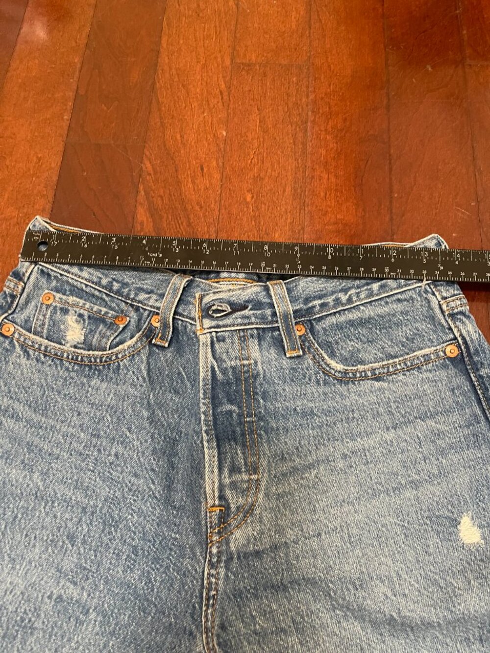 Levi’s Premium Wedgie High Rise Distressed Raw Hem Jeans Size 28 NWOT - Picture 4 of 9